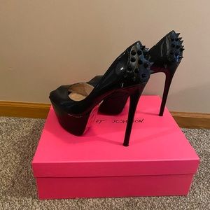 Betsey Johnson 8.5 black spike stilettos
